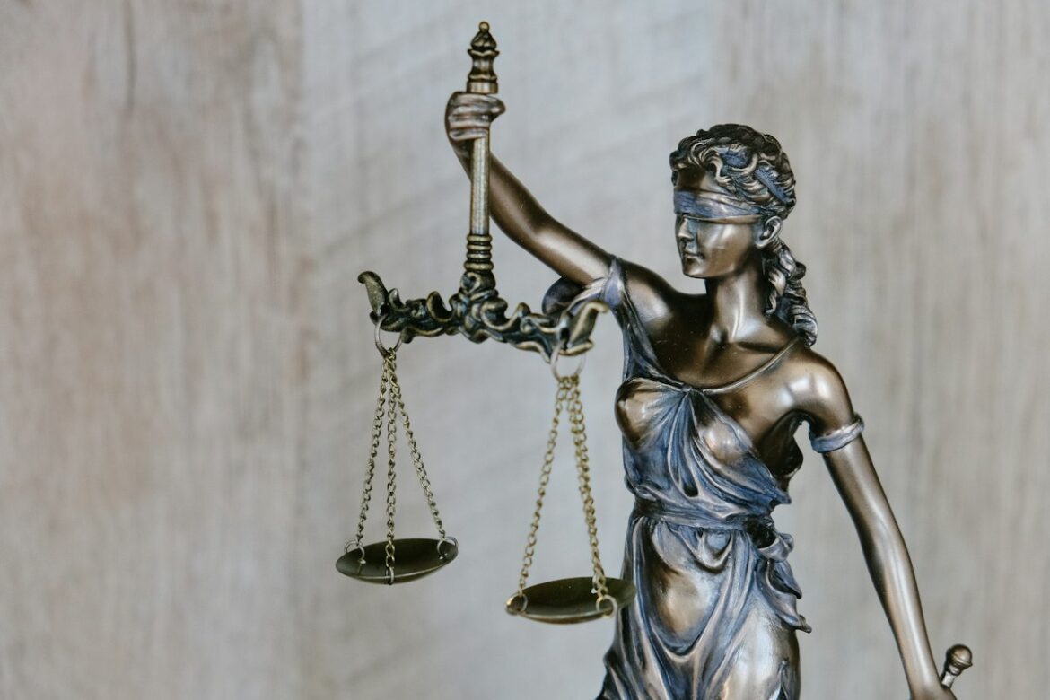 Courtroom justice imagery illustrating a legal appeal; not a photograph of the parties in the case.